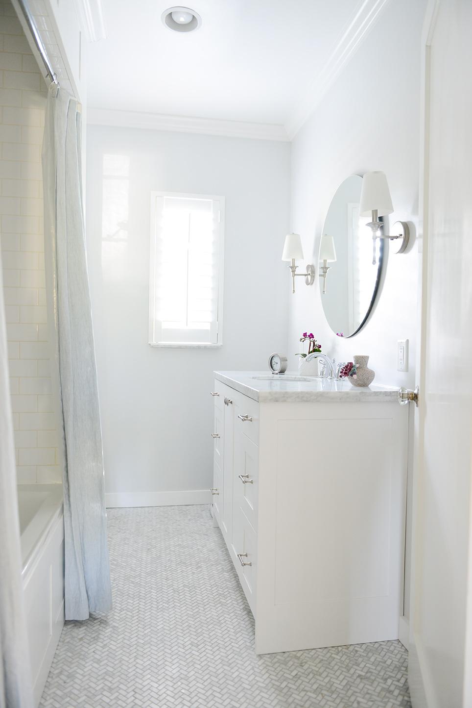 A bathroom with a sink, mirror, and bathtub