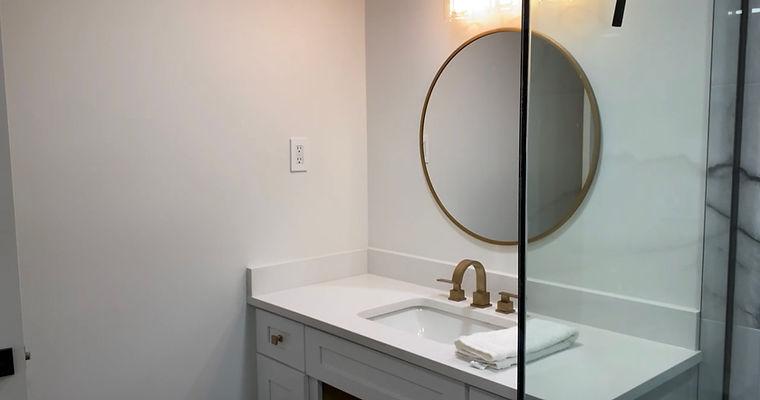 A bathroom with a sink and a mirror