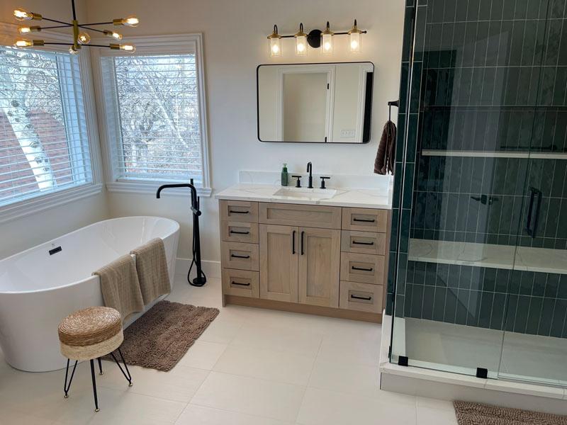 A bath room with a bath tub a sink and a mirror